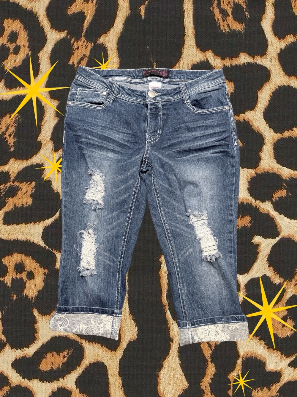 NO BOUNDARIES | y2k Distressed Cropped Capris with Lace Detail | Size 9